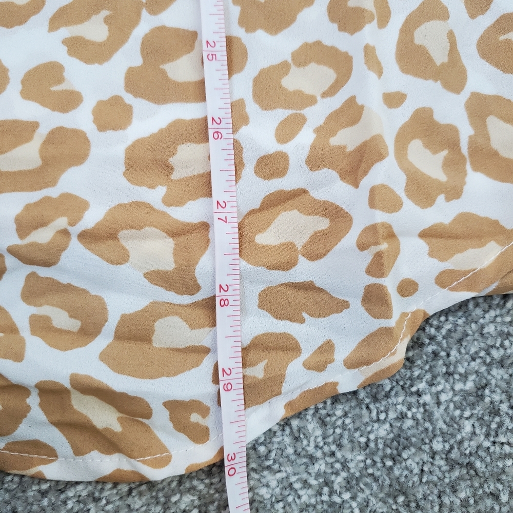 Torrid plus animal leopard print v neck top, 2X, beige - Picture 13 of 15